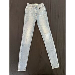 Levi’s light blue tight jeans women’s XS fits a size XS / 0